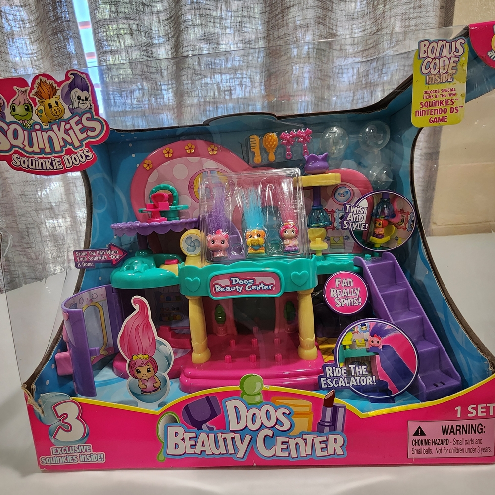 2011 - Doos Beauty Center Playset - Pink and Purple